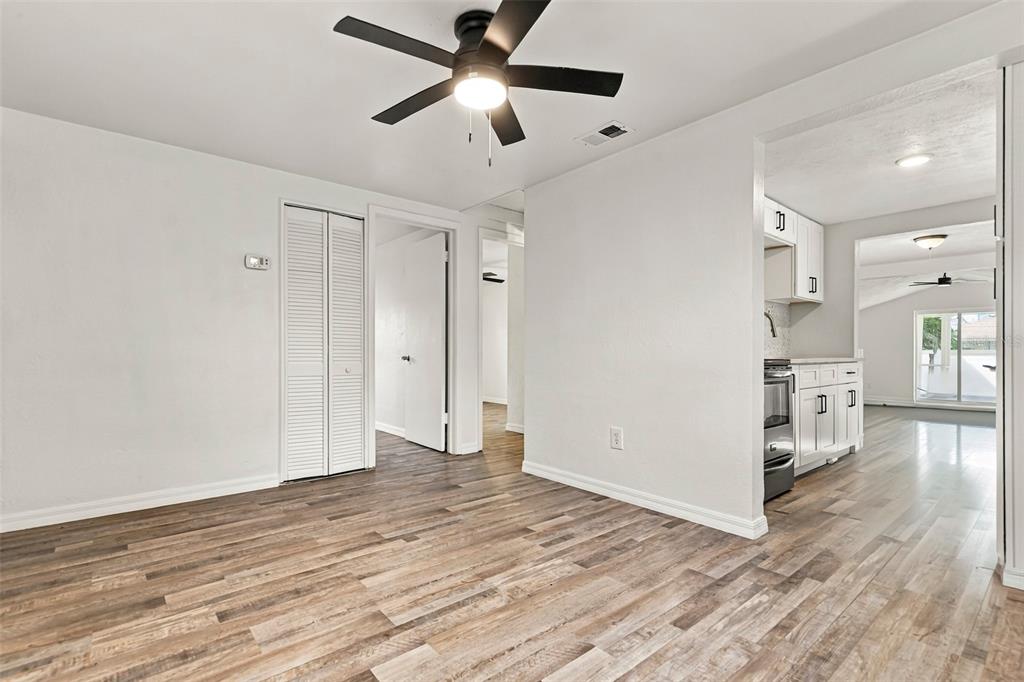 3940 55TH AVENUE N, ST PETERSBURG, FL — photo 3 of 40