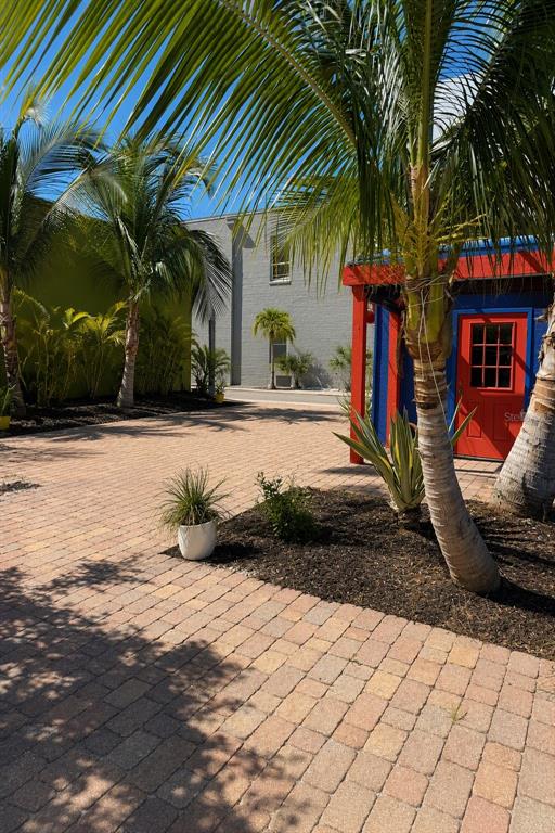 401 BURNS COURT, SARASOTA, FL — photo 2 of 6