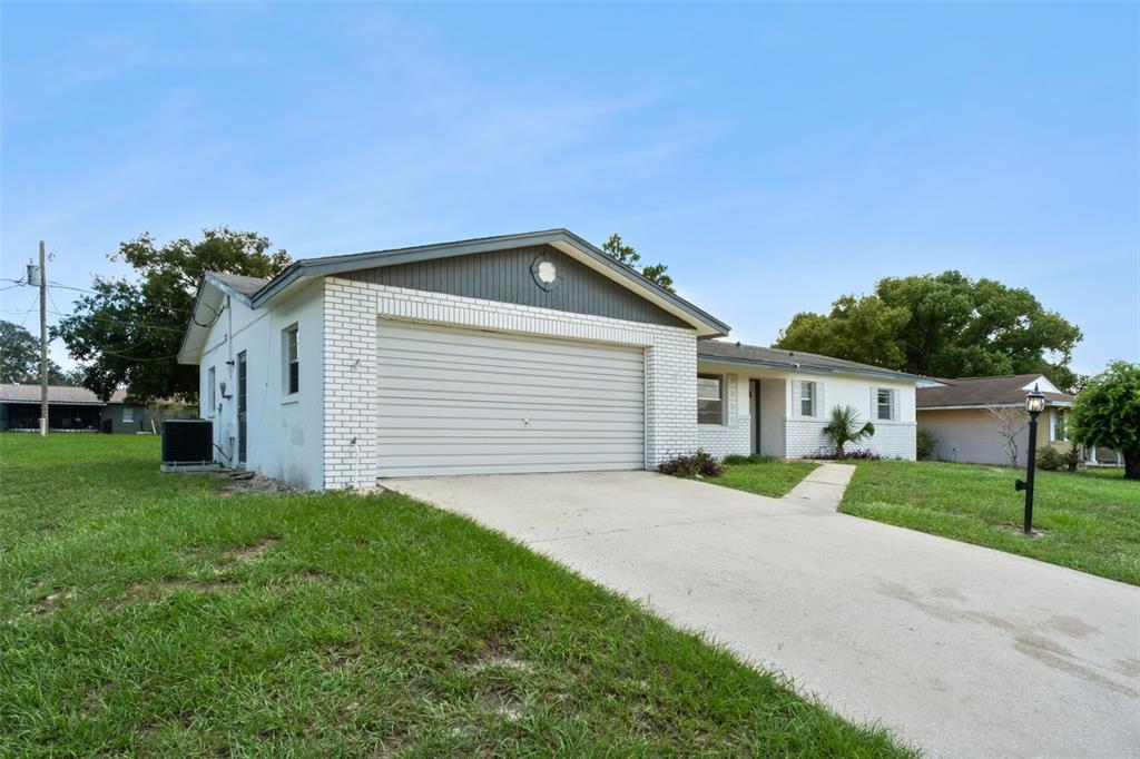 1679 E APACHE CIRCLE, DELTONA, FL — photo 4 of 30
