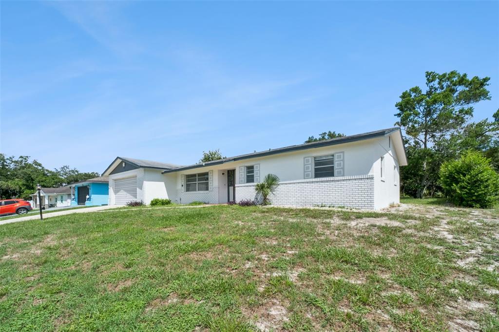 1679 E APACHE CIRCLE, DELTONA, FL — photo 5 of 30