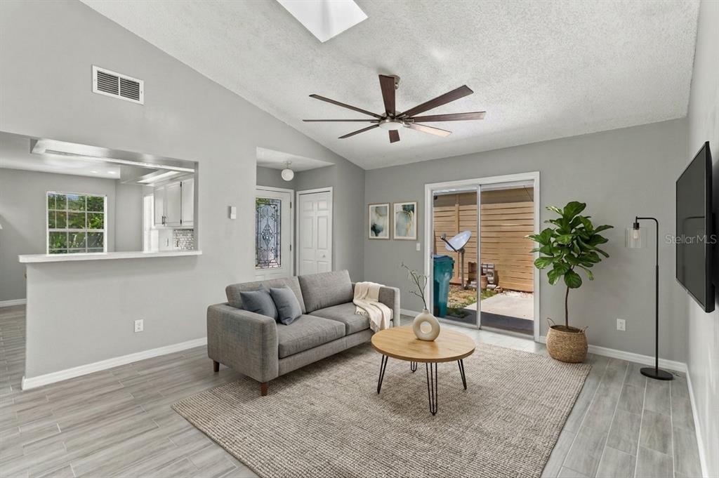 2011 WINSLOW DRIVE, ORLANDO, FL — photo 5 of 27