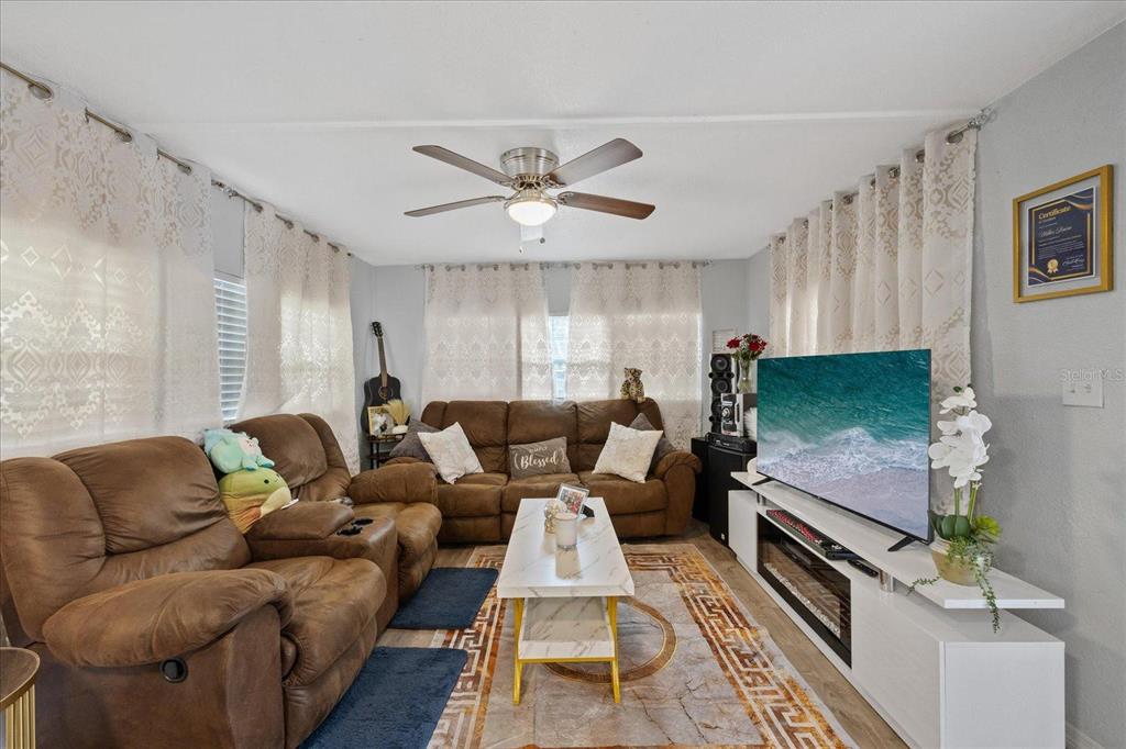 4115 MAYWOOD DRIVE, BRANDON, FL — photo 4 of 30
