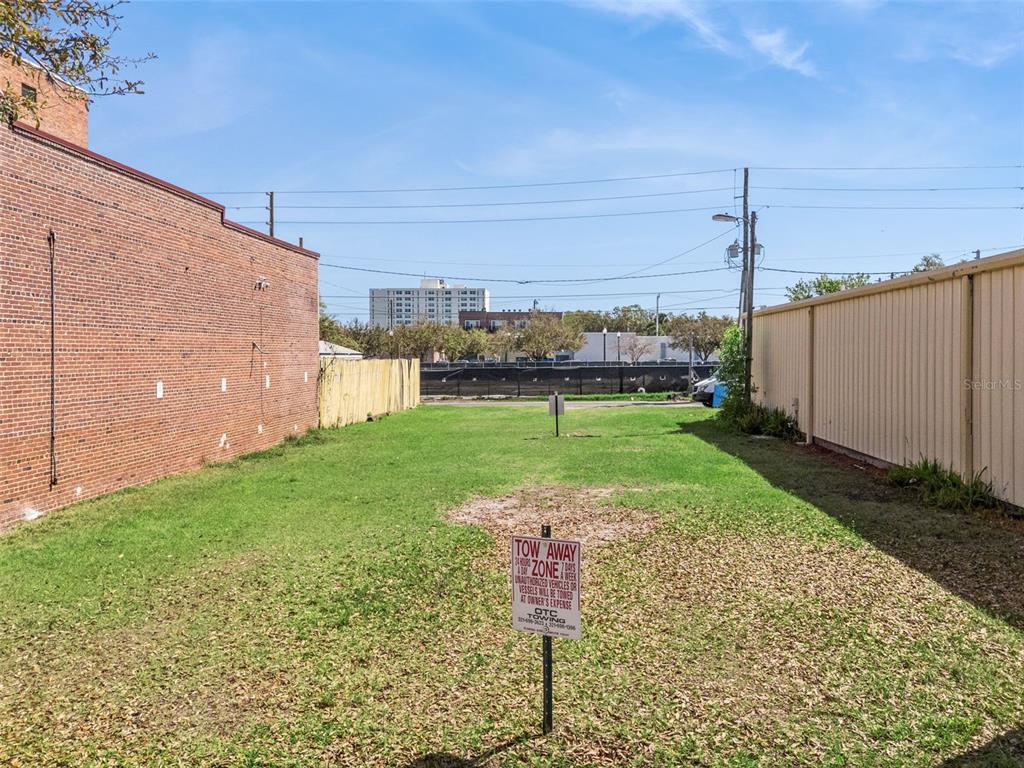 215 MAGNOLIA AVENUE