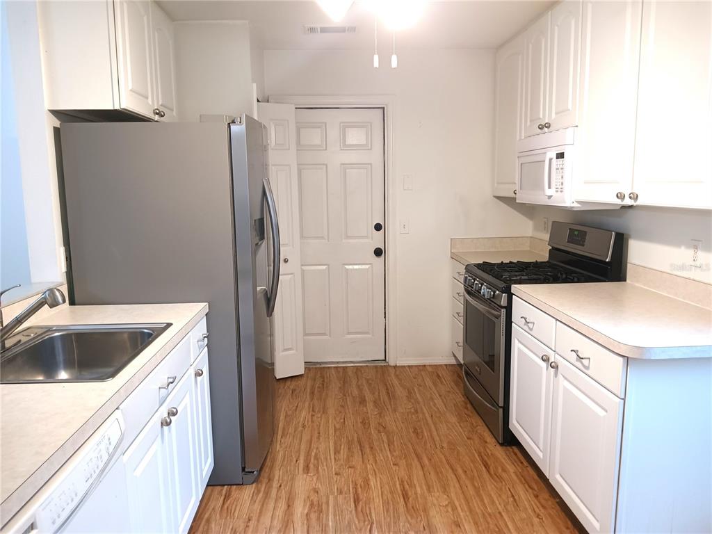 209 INDIAN POINT CIRCLE, KISSIMMEE, FL — photo 3 of 10