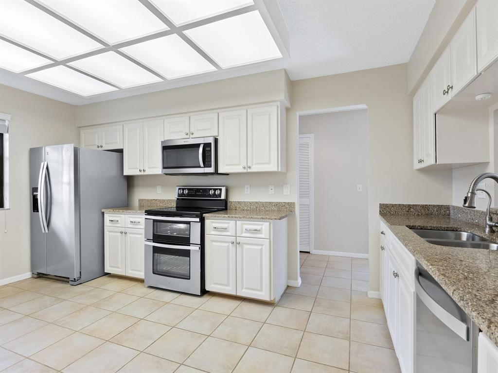 4372 TRAILS DRIVE UNIT 15-1, SARASOTA, FL — photo 5 of 30