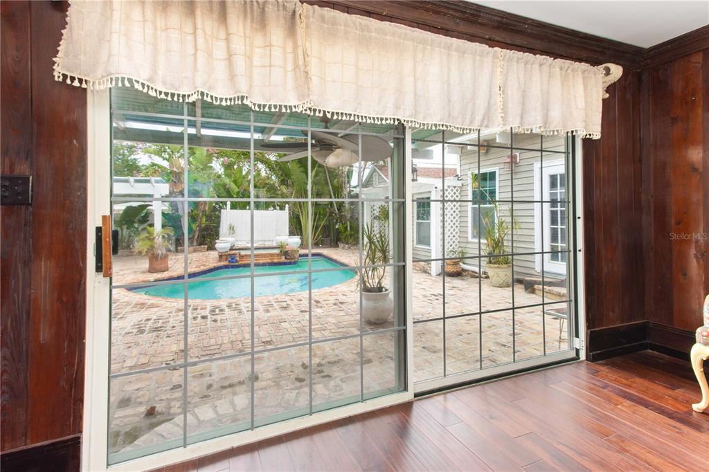 806 NARCISSUS AVENUE, CLEARWATER BEACH, FL — photo 4 of 30