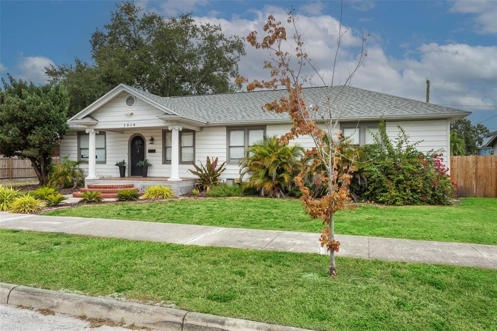 1919 W CARMEN STREET
