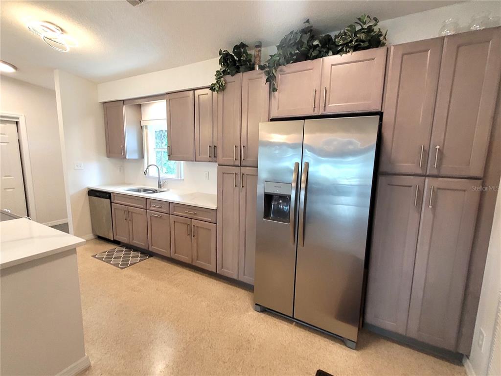 137 MIDWAY ISLAND, CLEARWATER, FL — photo 4 of 27