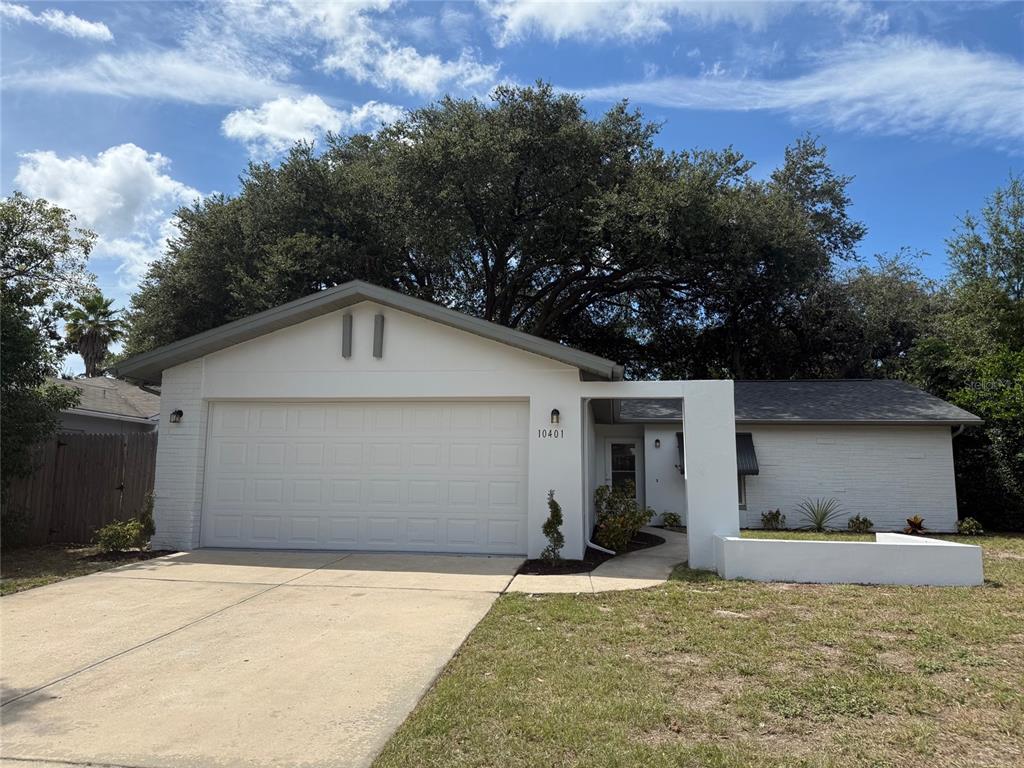 10401 LEANING OAK DRIVE