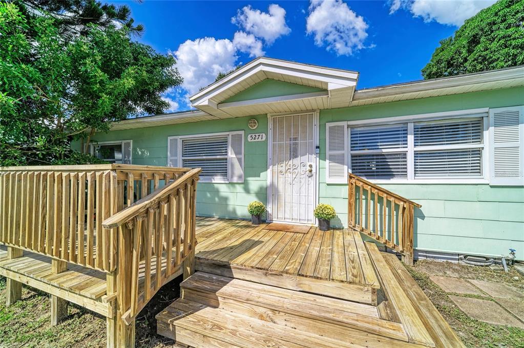 5271 43RD TERRACE N, ST PETERSBURG, FL — photo 2 of 40