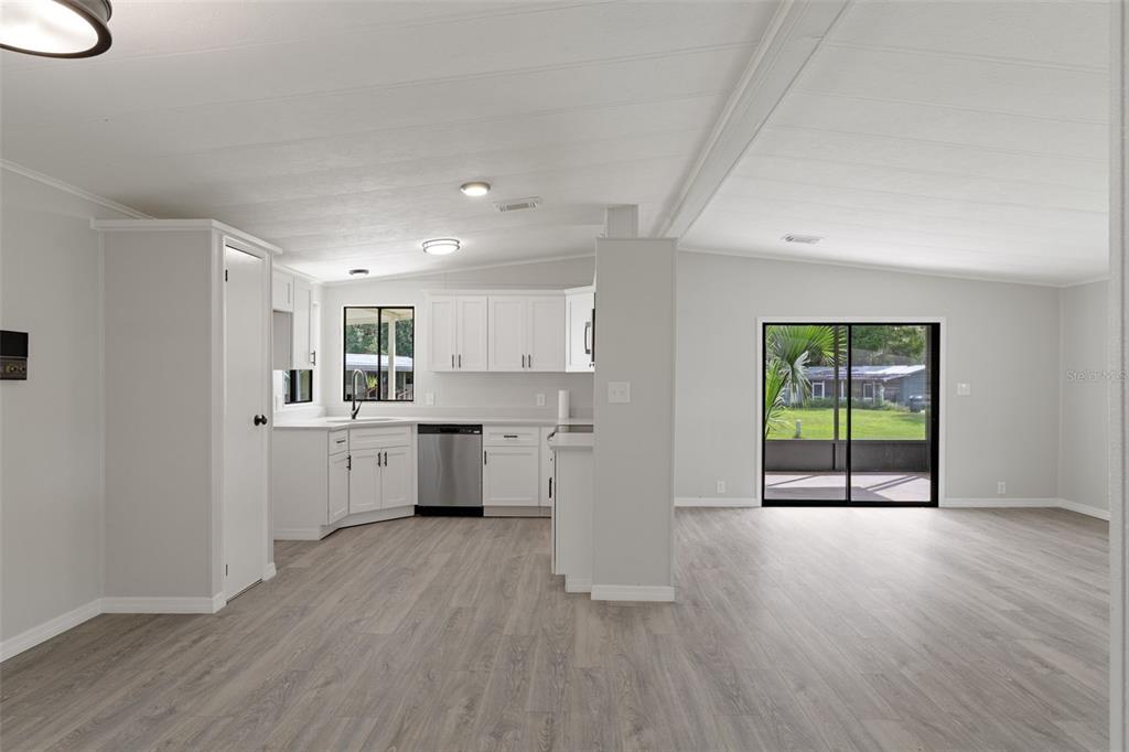 22 CANAL COURT, LAKE PANASOFFKEE, FL — photo 5 of 28
