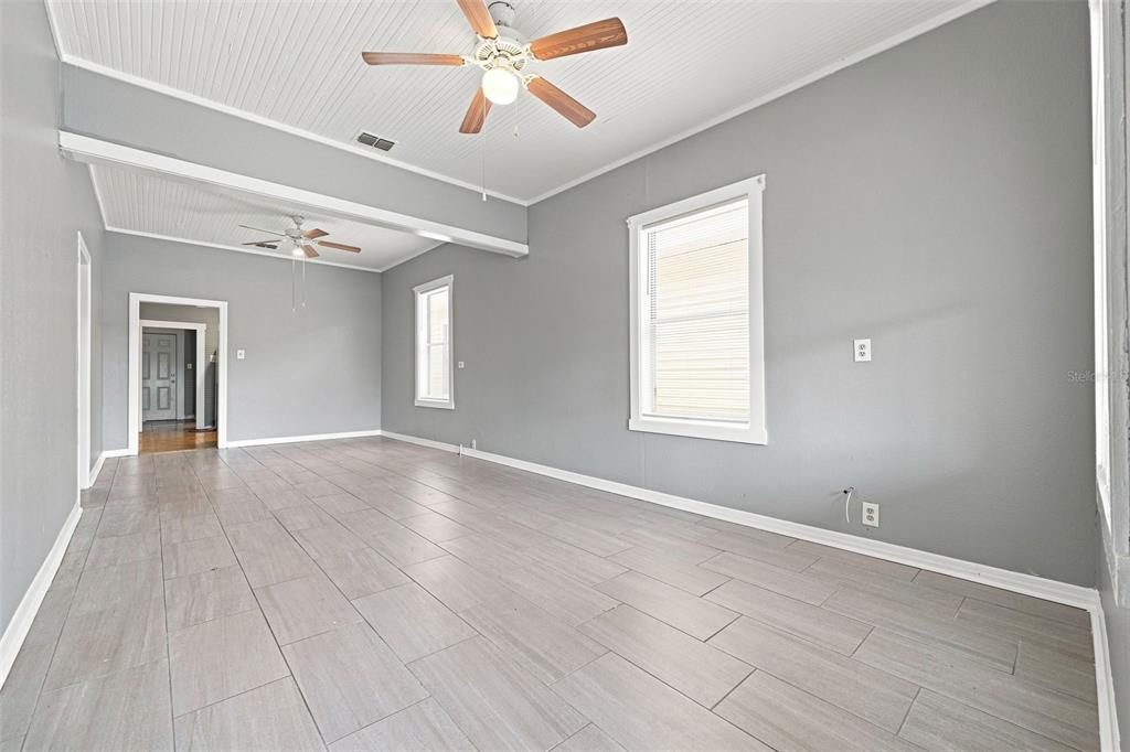 1609 E LAKE AVENUE, TAMPA, FL — photo 4 of 27