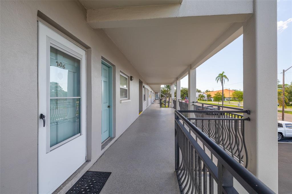 211 PASADENA AVENUE N UNIT 206, ST PETERSBURG, FL — photo 2 of 31