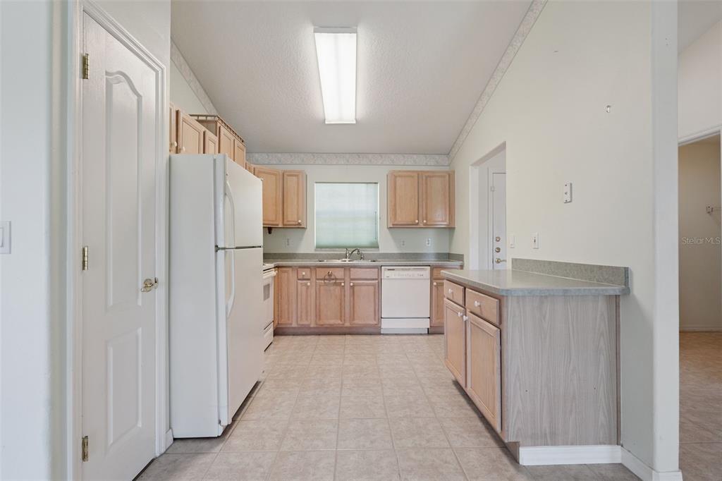 110 TWIN LAKE CIRCLE, UMATILLA, FL — photo 4 of 30