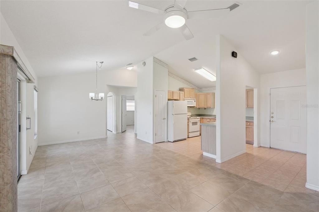 110 TWIN LAKE CIRCLE, UMATILLA, FL — photo 5 of 30