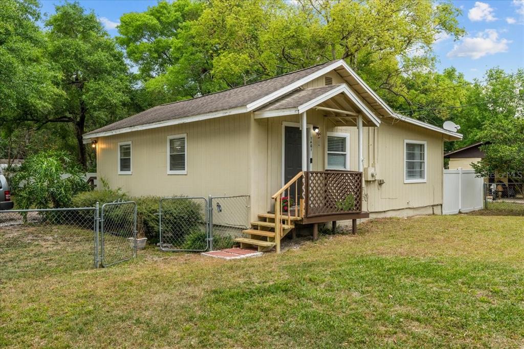 1401 E VOORHIS AVENUE