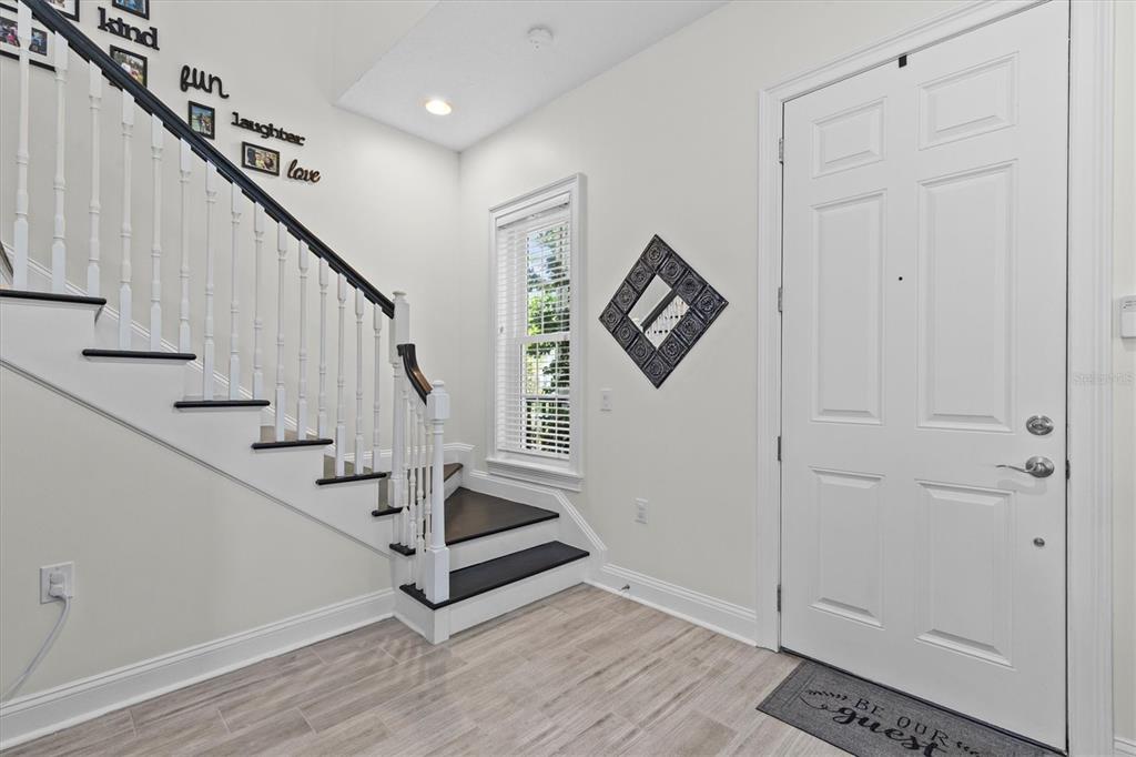 480 GILMAN PLACE N, ST PETERSBURG, FL — photo 3 of 30