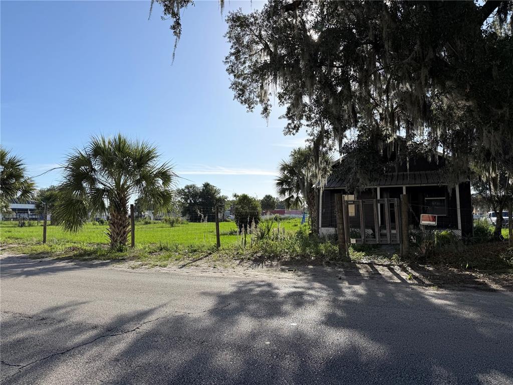 1015 MAKOWSKI ROAD