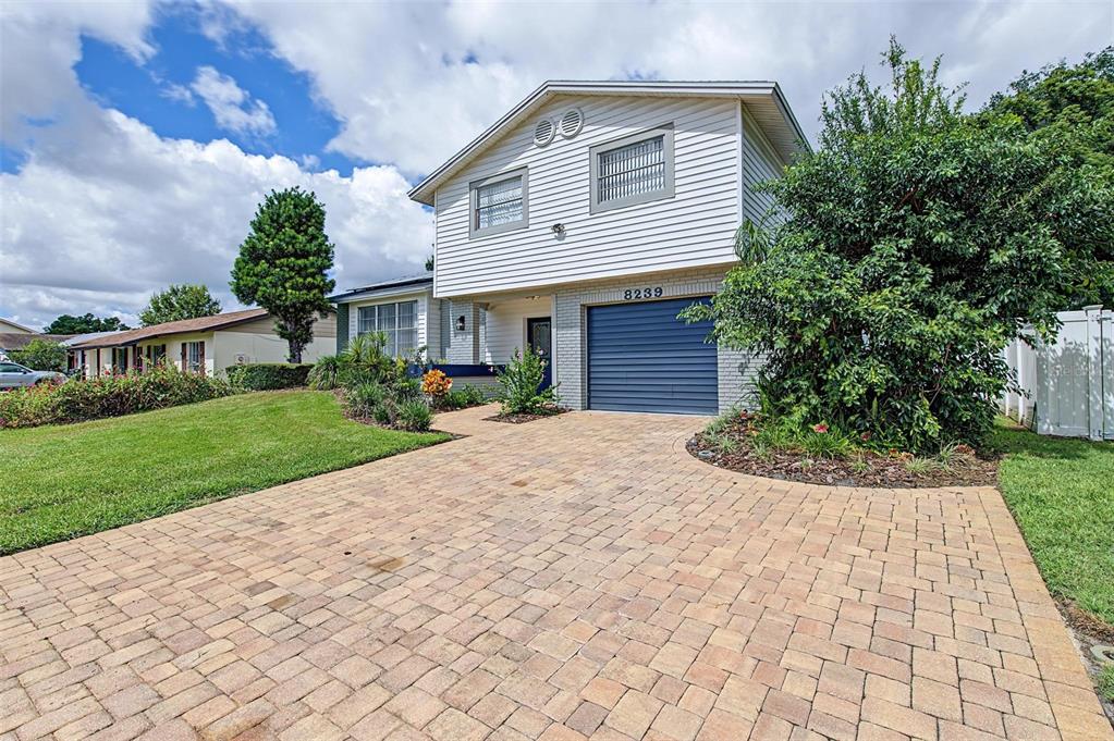 8239 VASSAR CIRCLE, TAMPA, FL — photo 2 of 30