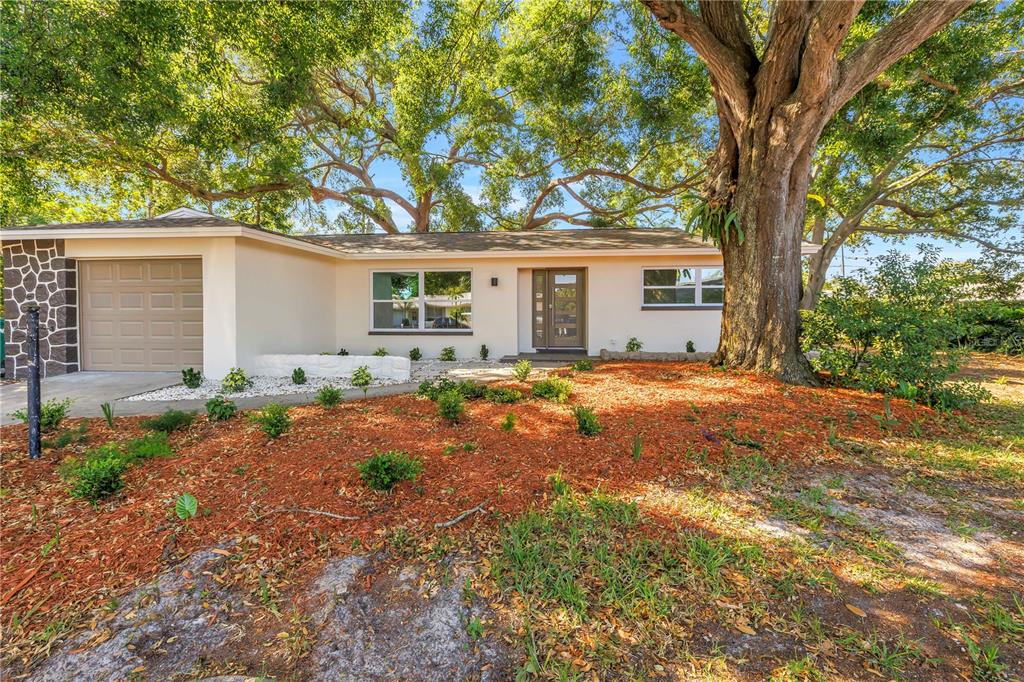 2161 NE HILLWOOD COURT