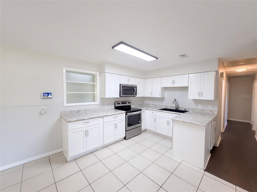 425 W DAUGHTERY ROAD, LAKELAND, FL — photo 2 of 19