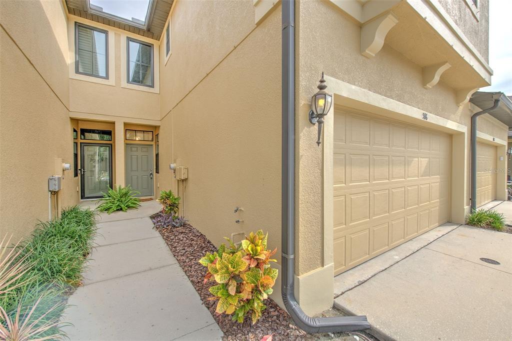 5116 BAY ISLE CIRCLE, CLEARWATER, FL — photo 2 of 30