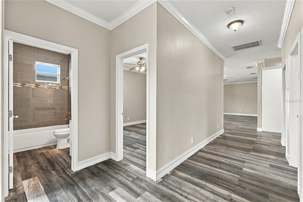 5625 35TH WAY N, ST PETERSBURG, FL — photo 4 of 37