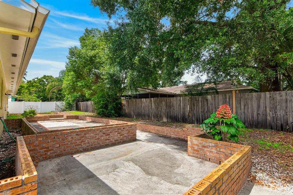 3832 PARKSIDE DRIVE, VALRICO, FL — photo 2 of 30