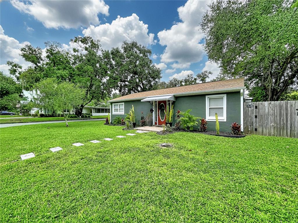 611 W HENRY AVENUE, TAMPA, FL — photo 2 of 30