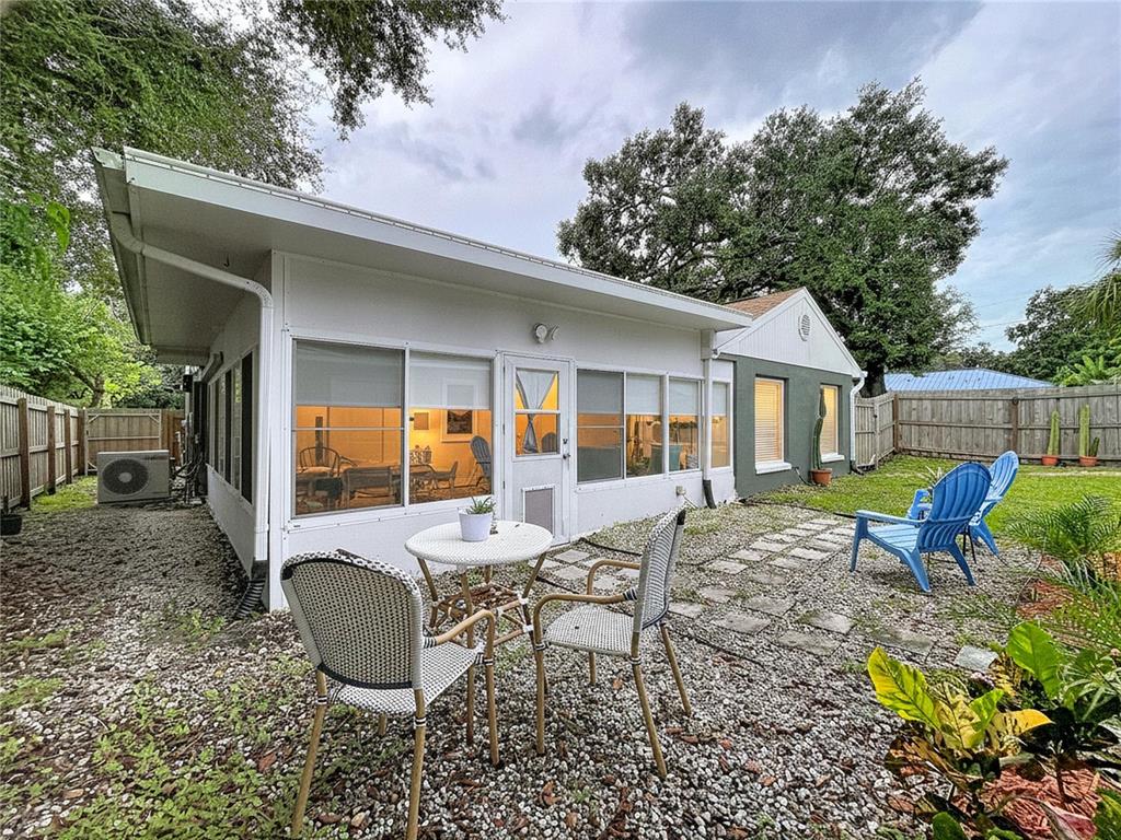 611 W HENRY AVENUE, TAMPA, FL — photo 4 of 30