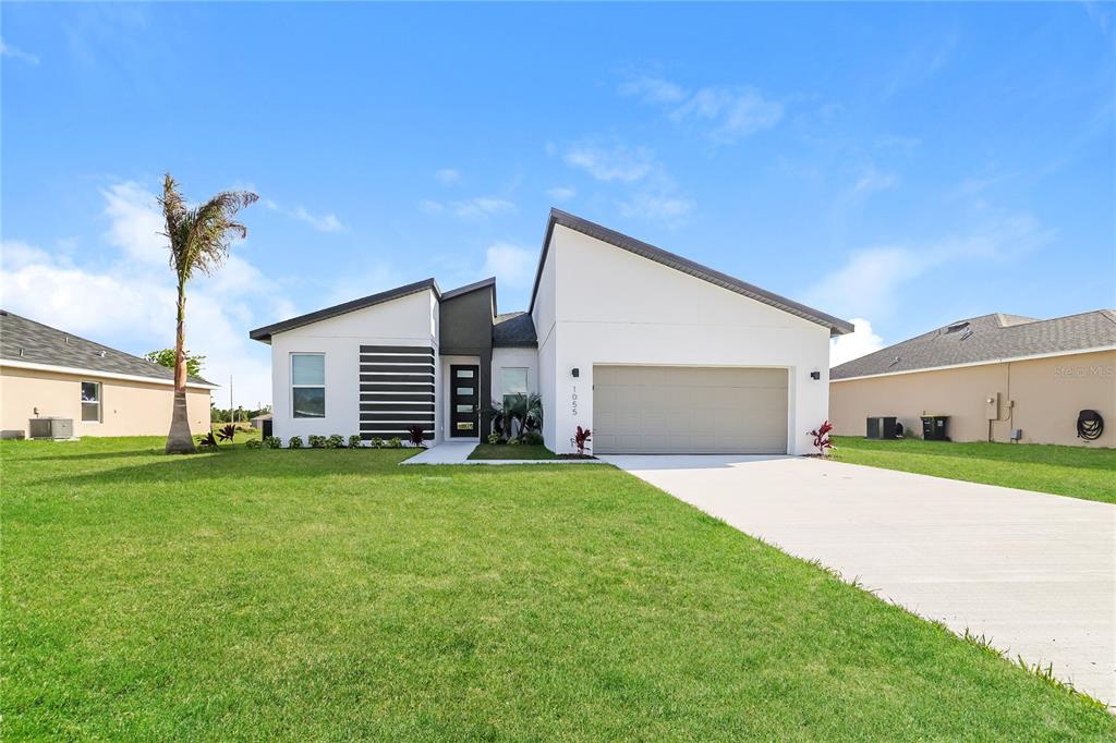 1055 DESMOINES LANE