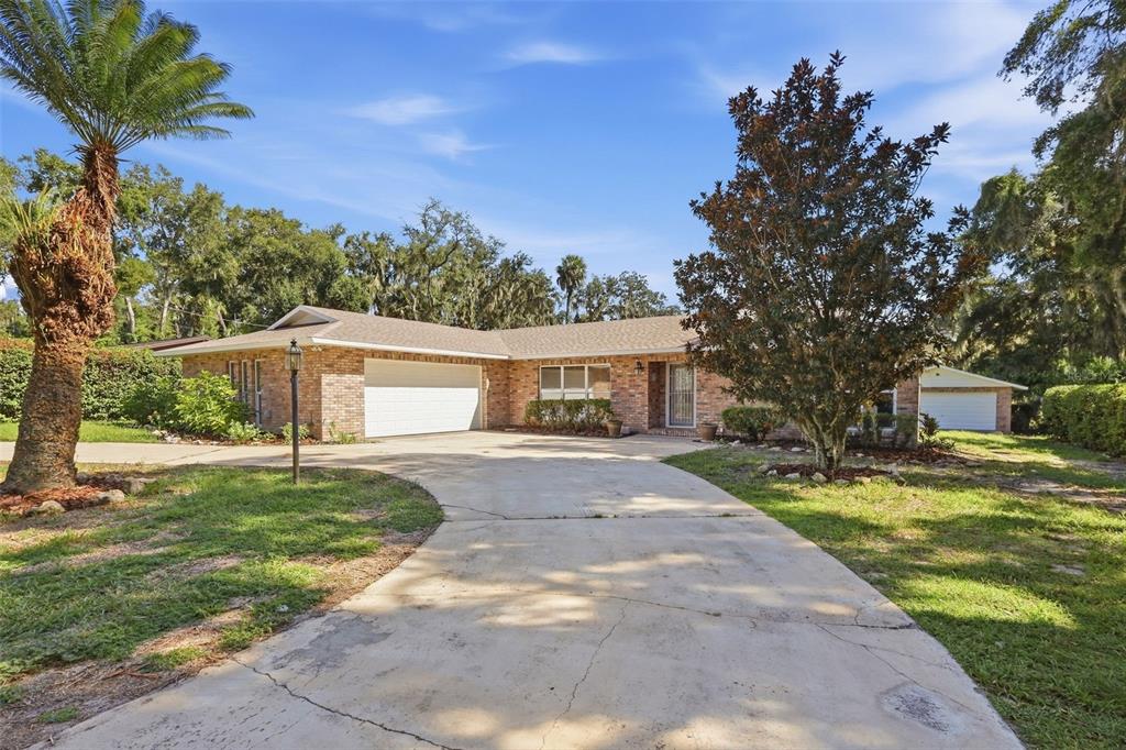 1521 N LAKEVIEW AVENUE, LEESBURG, FL — photo 2 of 30