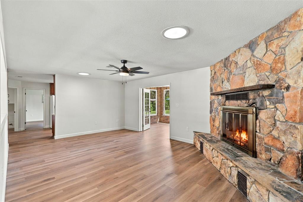 1521 N LAKEVIEW AVENUE, LEESBURG, FL — photo 4 of 30