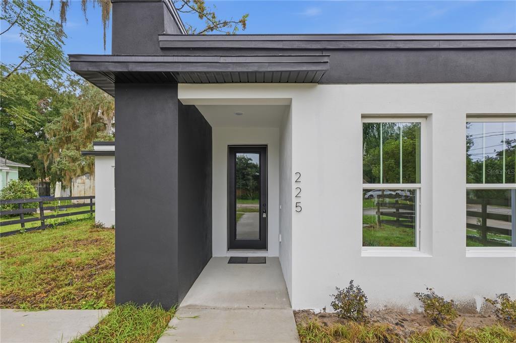 225 E HYDE PARK AVENUE, EUSTIS, FL — photo 2 of 30