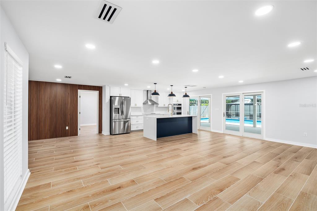2306 S SAN JOSE CIRCLE, TAMPA, FL — photo 5 of 51