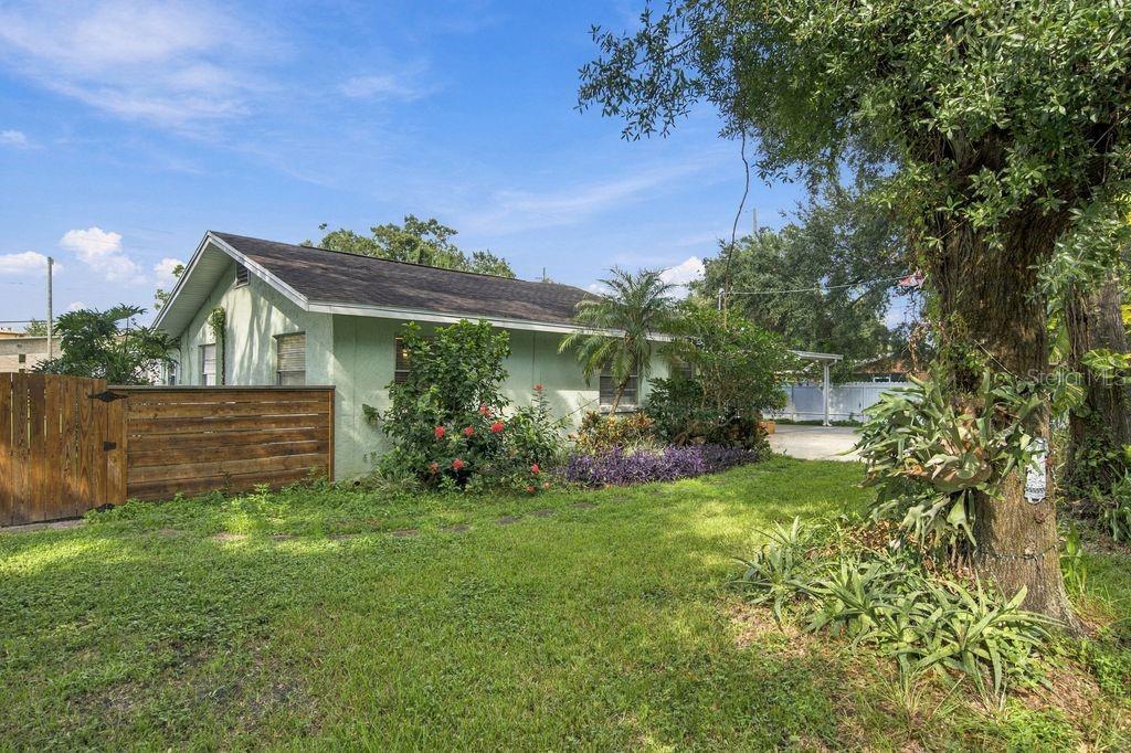 3909 W POWHATAN AVENUE, TAMPA, FL — photo 4 of 30