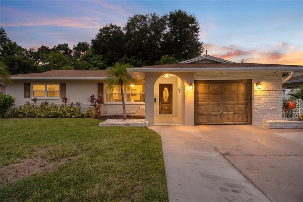 490 E LAKE DRIVE, LARGO, FL — photo 3 of 30