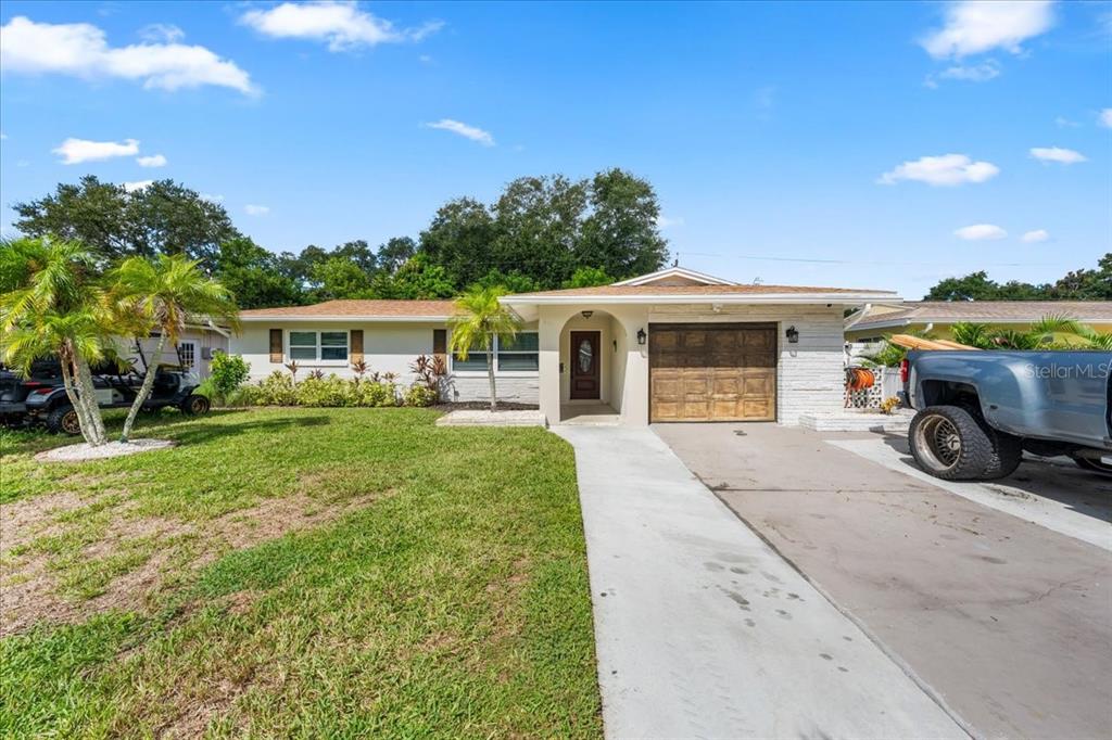 490 E LAKE DRIVE, LARGO, FL — photo 4 of 30