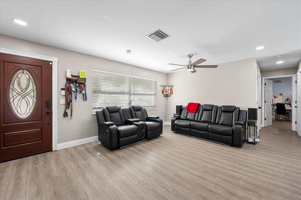 490 E LAKE DRIVE, LARGO, FL — photo 5 of 30