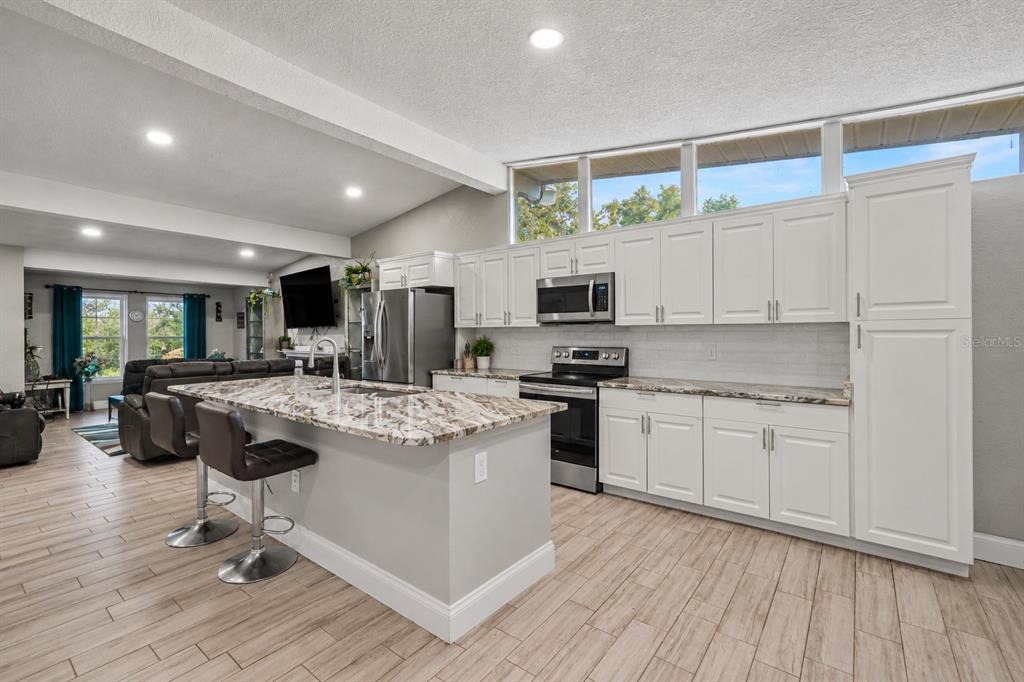 218 PARK RIDGE AVENUE, TEMPLE TERRACE, FL — photo 2 of 19