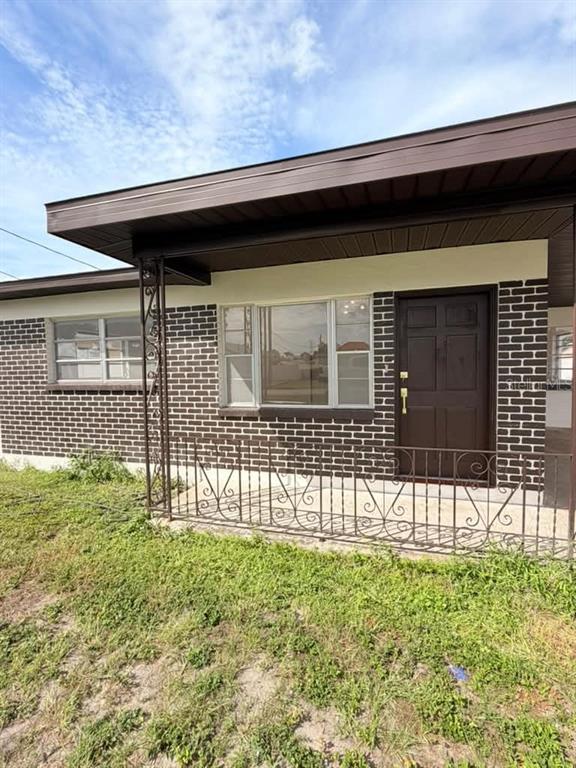 3203 W IVY STREET, TAMPA, FL — photo 2 of 19