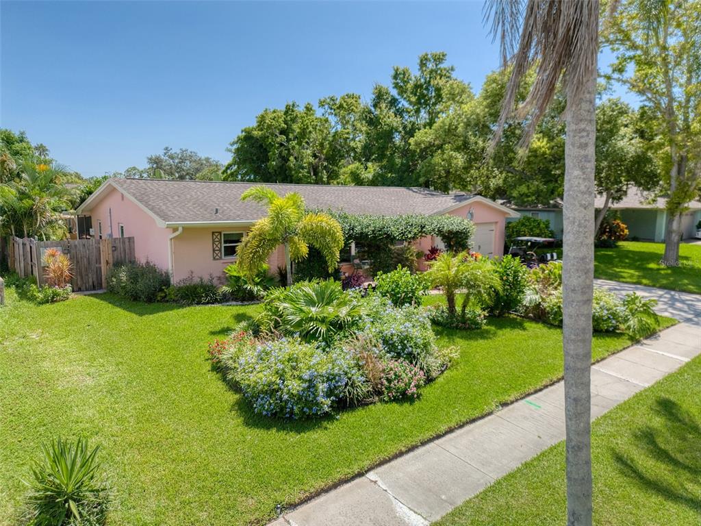 1725 HITCHING POST LANE