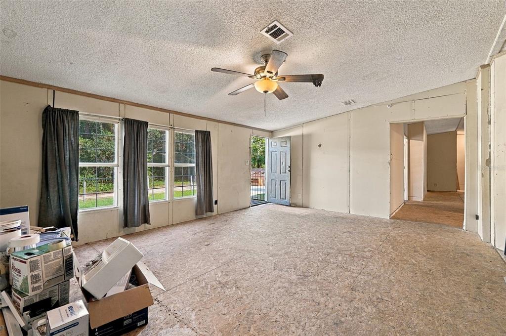 254 SE 7TH AVENUE, INTERLACHEN, FL — photo 3 of 25