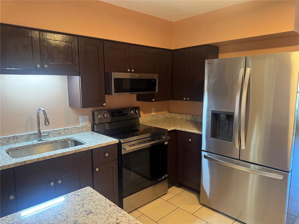 530 BRIARWOOD ROAD, VENICE, FL — photo 2 of 35