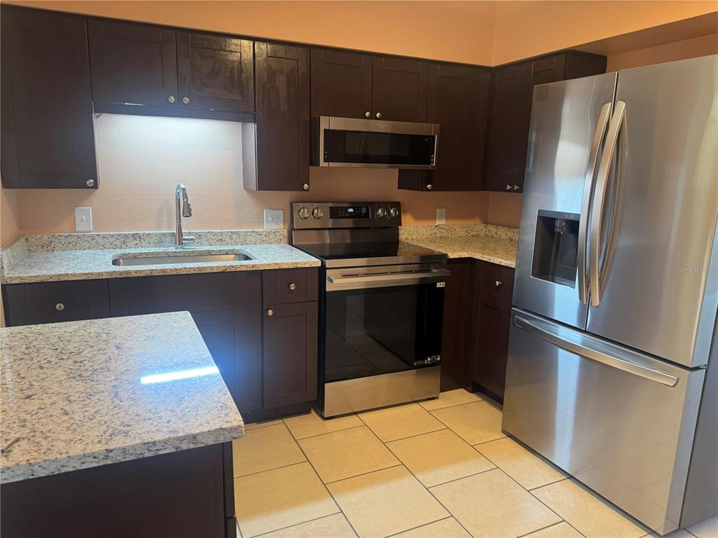 530 BRIARWOOD ROAD, VENICE, FL — photo 3 of 35