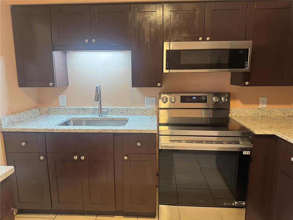 530 BRIARWOOD ROAD, VENICE, FL — photo 4 of 35
