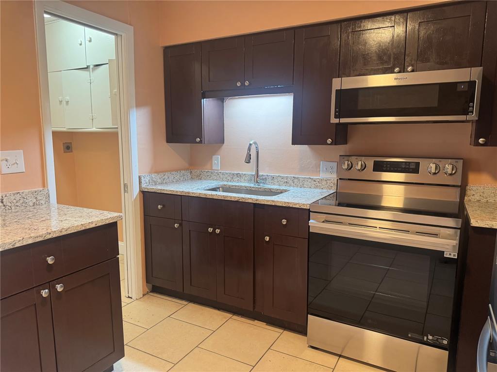 530 BRIARWOOD ROAD, VENICE, FL — photo 5 of 35