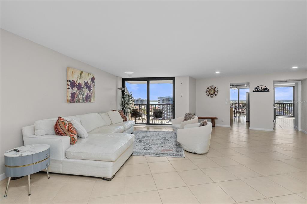 1660 GULF BOULEVARD UNIT 807, CLEARWATER, FL — photo 2 of 30