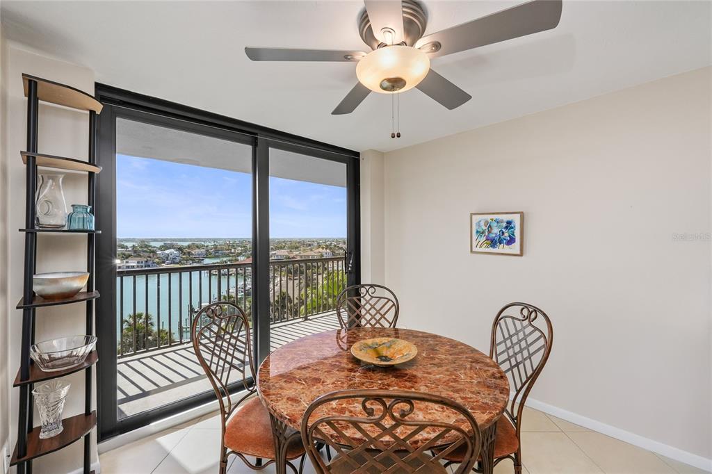 1660 GULF BOULEVARD UNIT 807, CLEARWATER, FL — photo 4 of 30