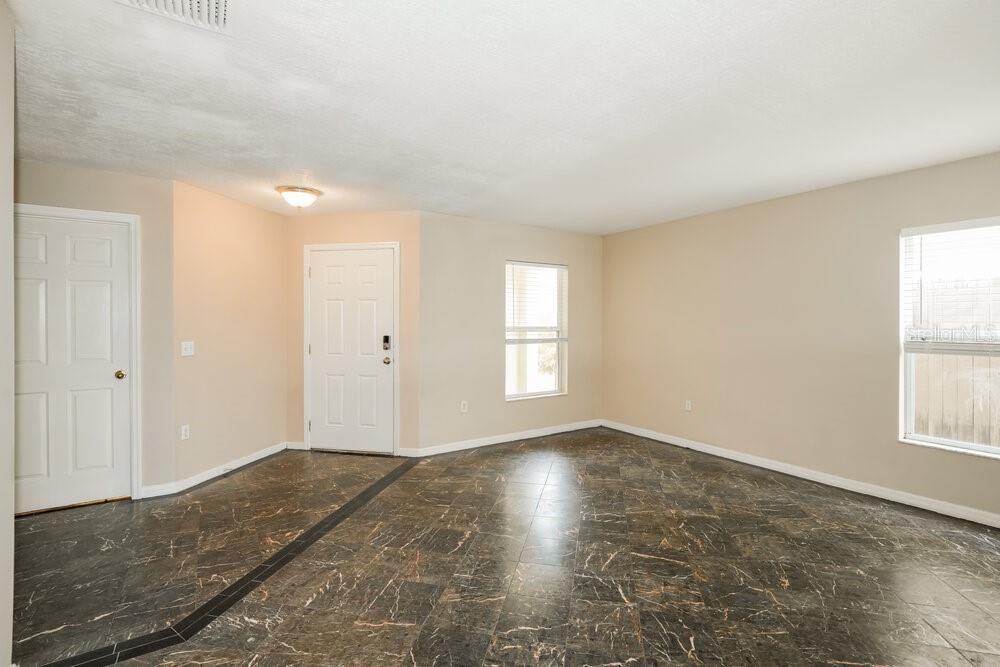 12116 TREE HAVEN AVENUE, GIBSONTON, FL — photo 4 of 17